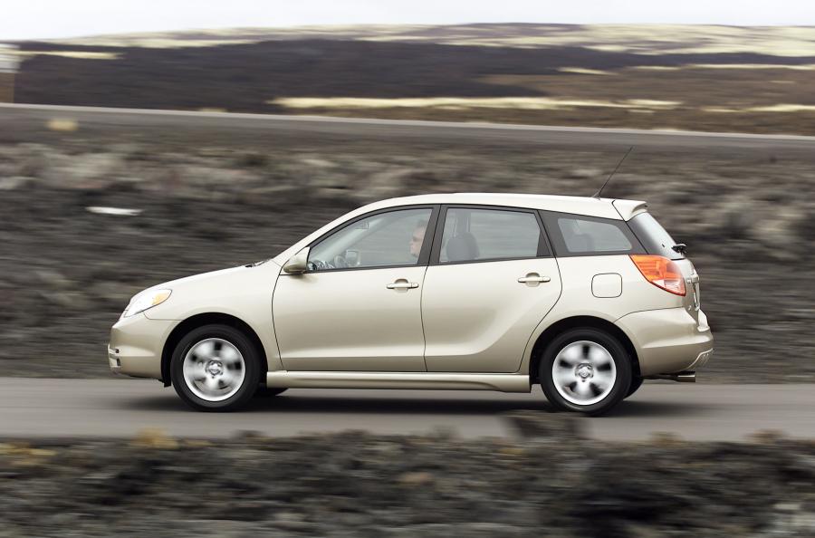  Toyota Corolla Matrix XR (E130) 2003 года  (фото 2 из 3)